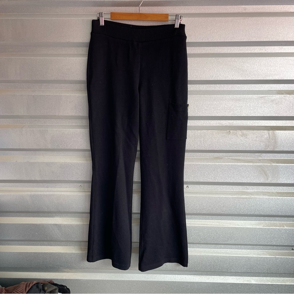 St. John sport flared dingle pocket santana knit pant